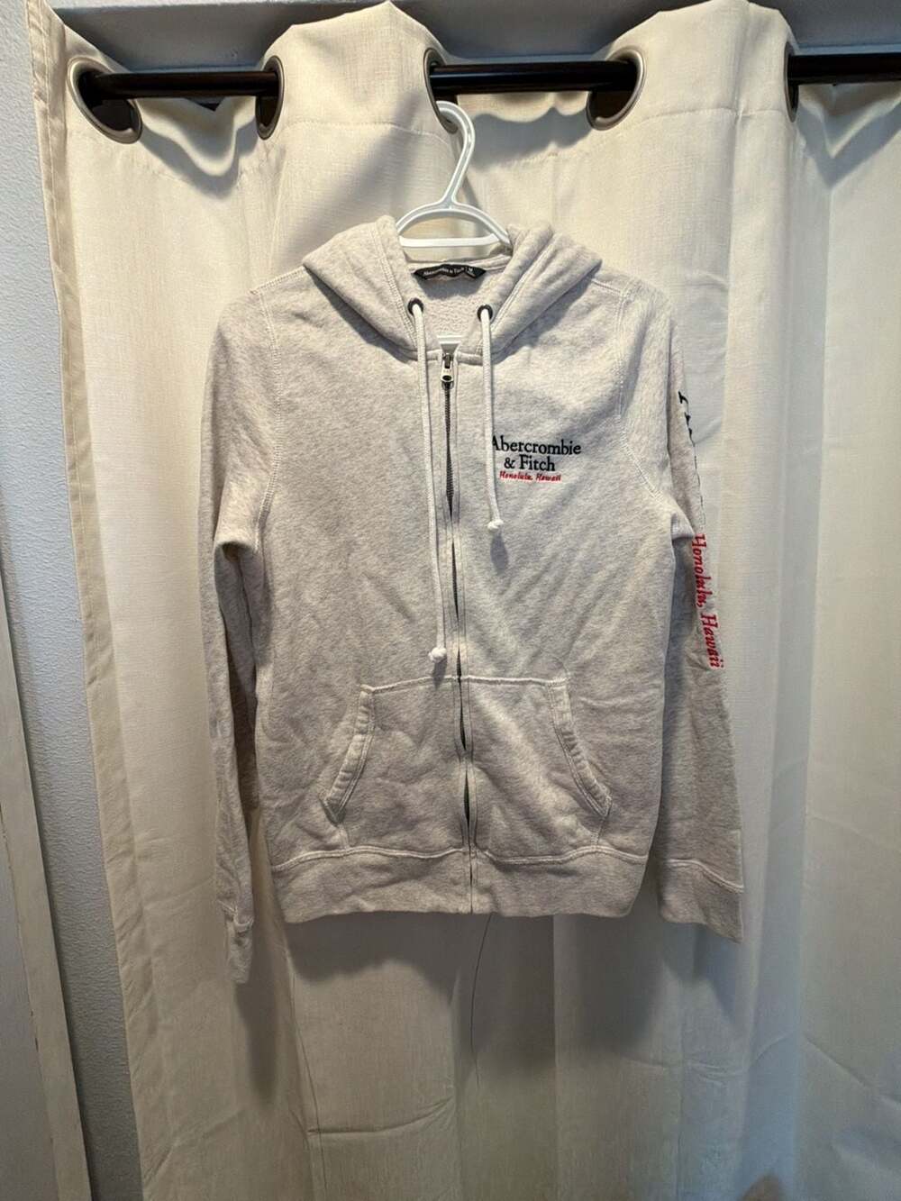 Abercrombie & Fitch Honolulu Hawaii Embroidered Zip-Up Hoodie